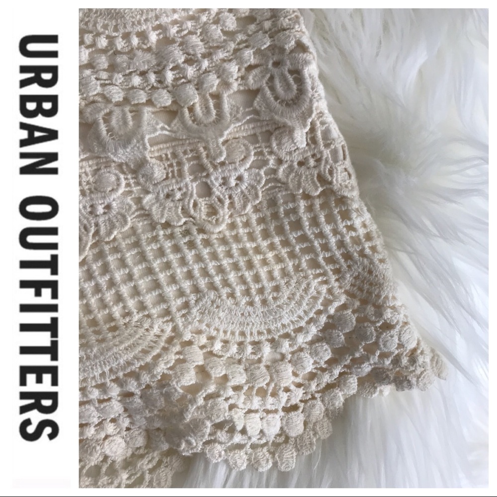 💕SALE💕Urban Outfitters Ivory Lace Shorts - Picture 4 of 8